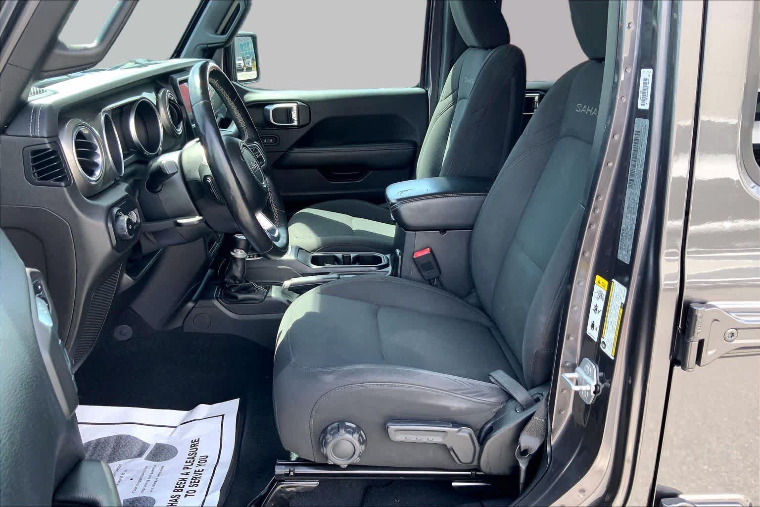 Used 2018 Jeep Wrangler Unlimited Sahara AWD/4WD image 8