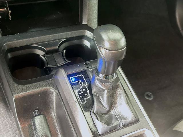 Used 2022 Toyota Tacoma TRD Off-Road AWD/4WD image 17