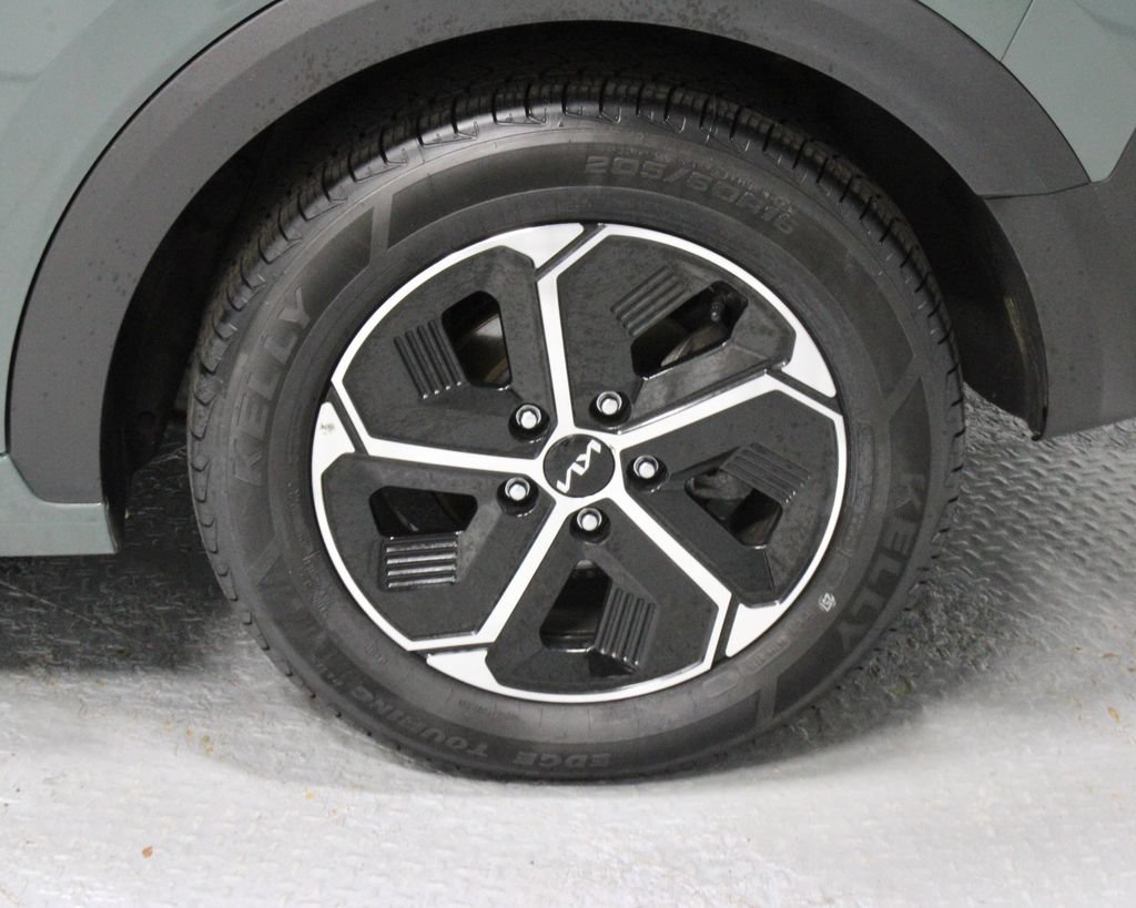 Used 2023 Kia Niro EX w/ EX Cold Weather Package FWD image 18