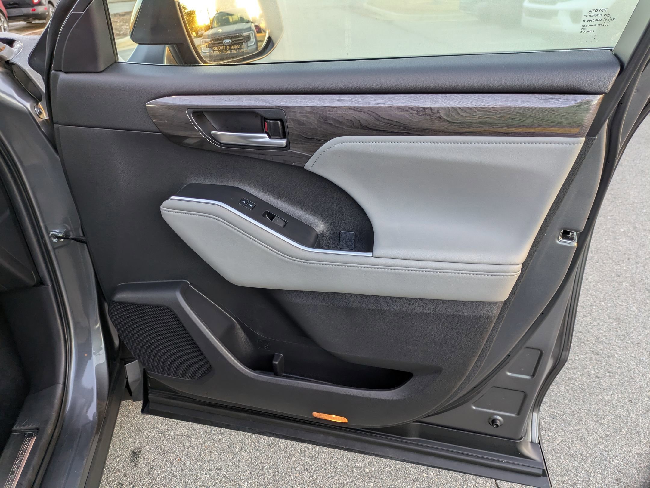 Used 2023 Toyota Highlander Platinum image 39