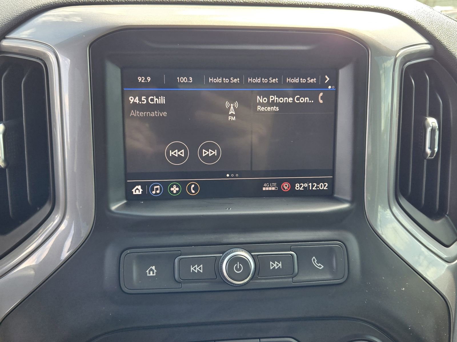 Used 2020 Chevrolet Silverado 1500 Custom w/ Custom Value Package image 4