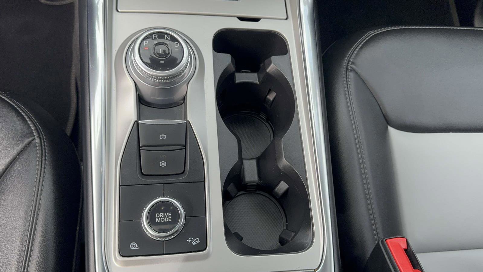 Certified 2022 Ford Explorer XLT w/ Equipment Group 202A image 15