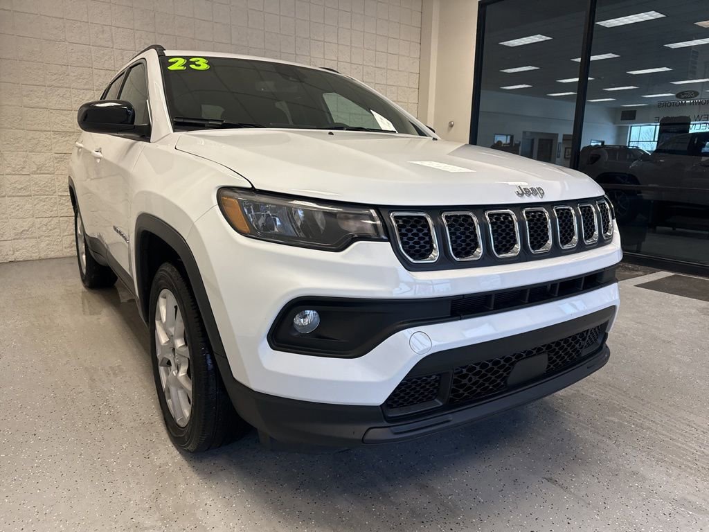 Used 2023 Jeep Compass Latitude image 2