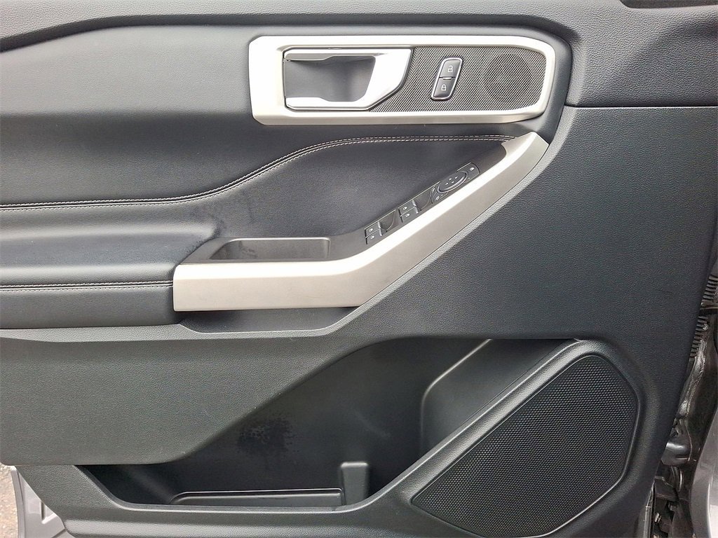 Certified 2022 Ford Explorer XLT w/ Equipment Group 202A image 15