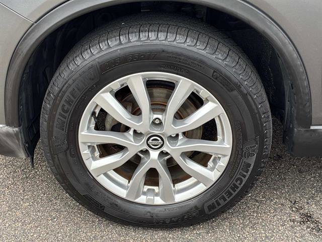 Used 2017 Nissan Rogue SV w/ SV Premium Package image 19