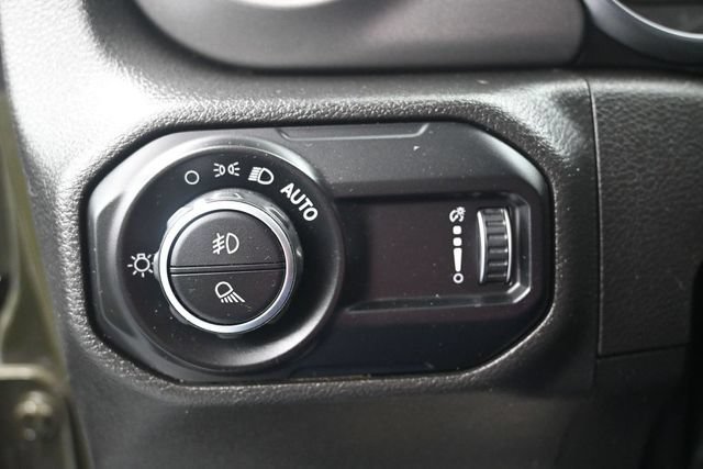 Used 2023 Jeep Gladiator Sport AWD/4WD image 7