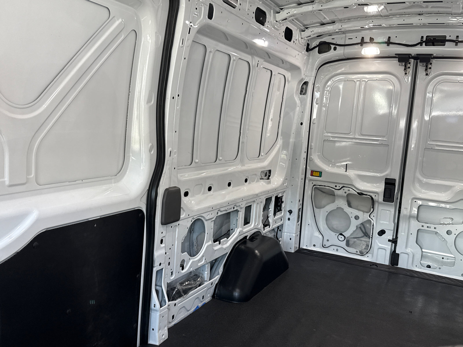 Certified 2025 Ford Transit 250 148 Medium Roof RWD image 19