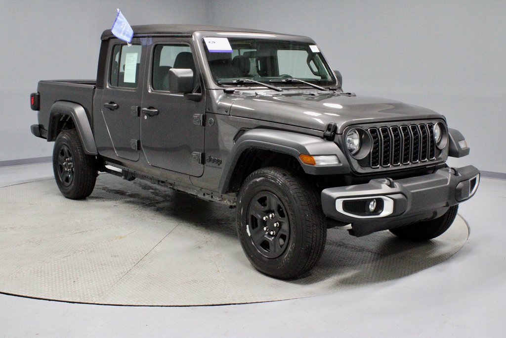 Used 2024 Jeep Gladiator Sport image 7