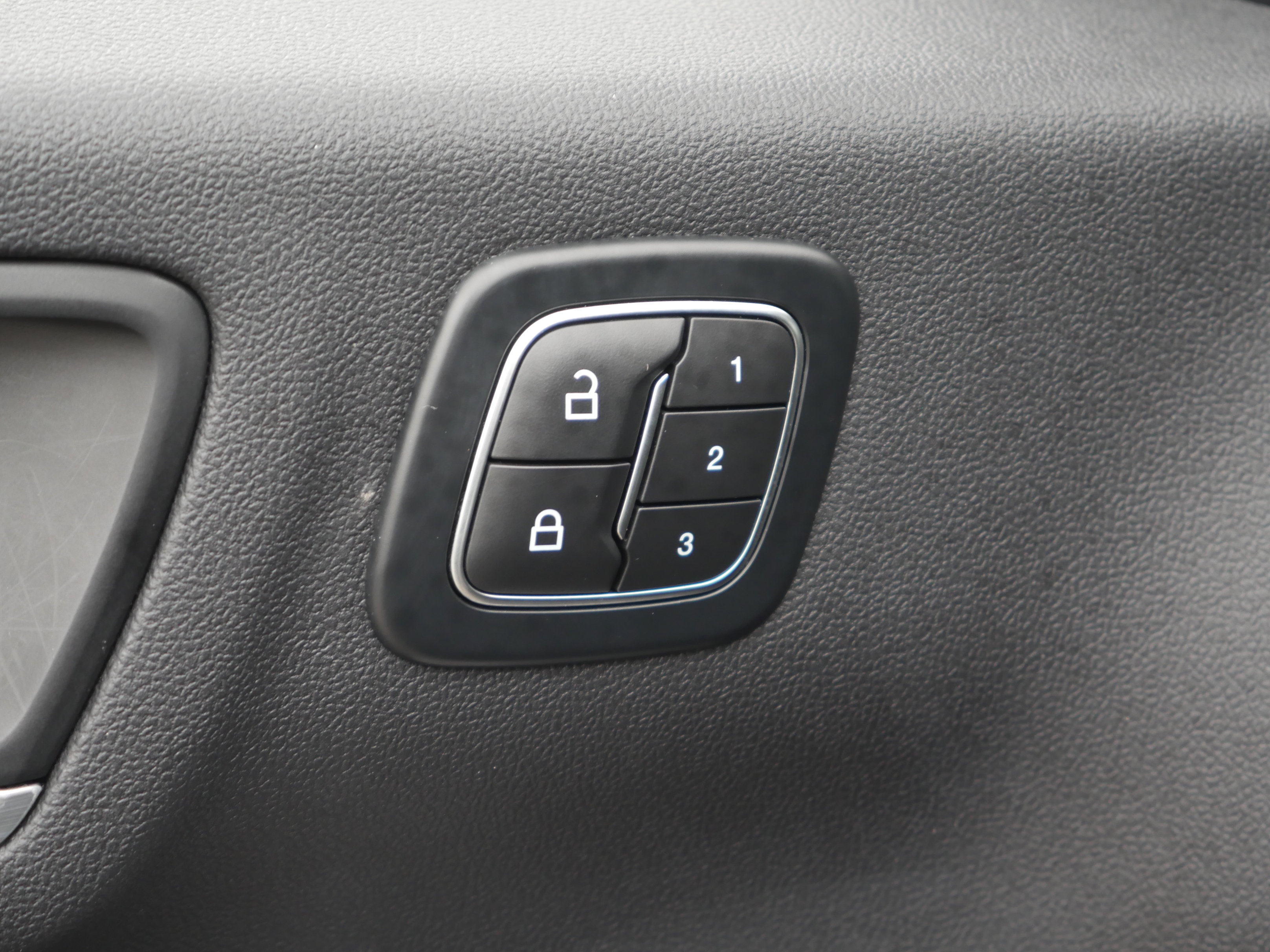 Certified 2025 Ford Escape Platinum AWD/4WD image 35