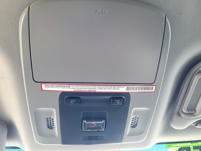 Used 2020 Toyota Camry SE w/ Blackout Package image 18