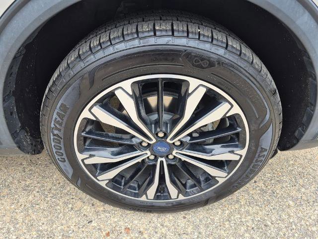 Certified 2022 Ford Escape SEL w/ SEL Stealth AWD Package image 6