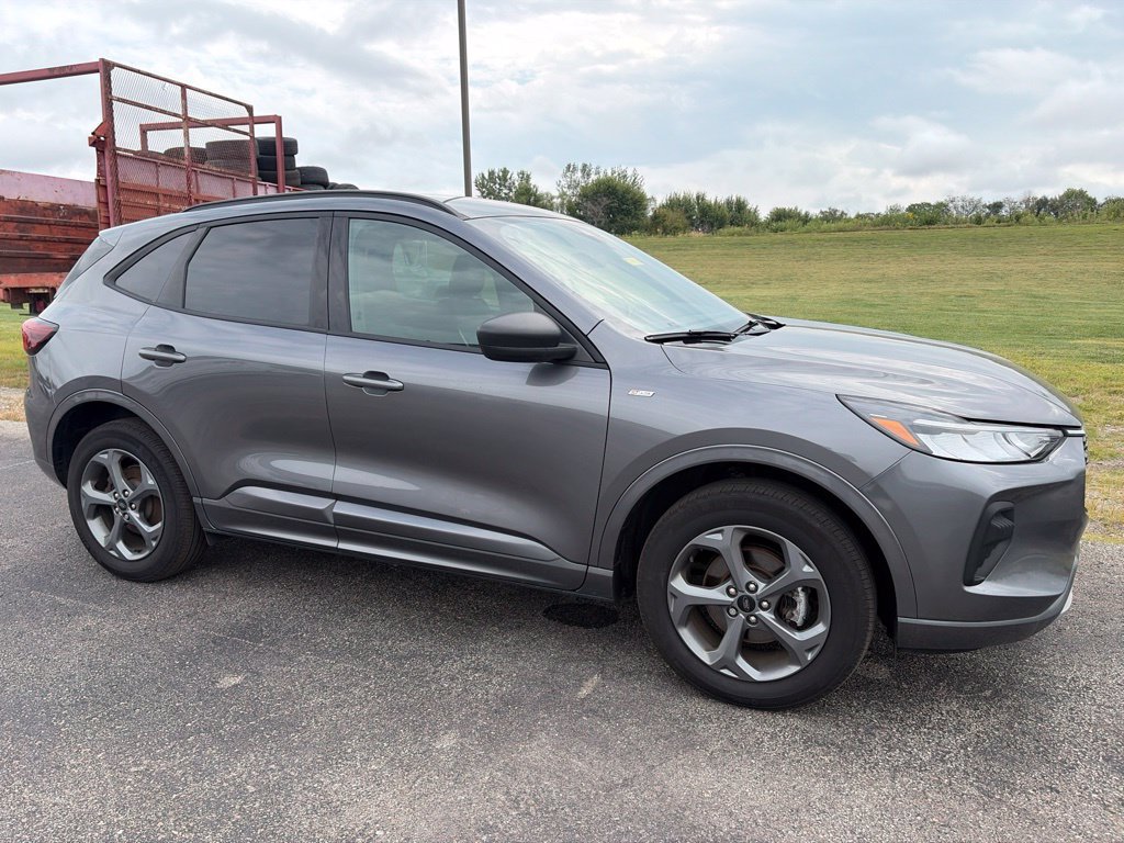 Certified 2024 Ford Escape ST-Line AWD/4WD image 3