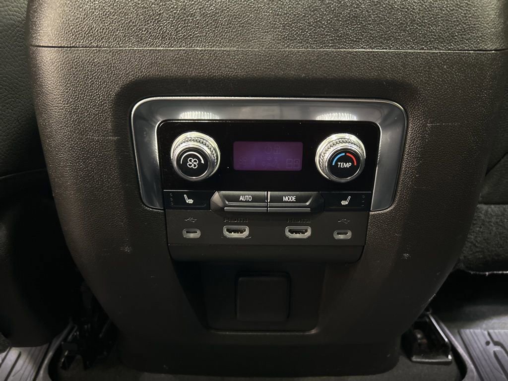 Used 2021 GMC Yukon Denali w/ Denali Premium Package image 30