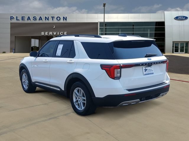 Certified 2025 Ford Explorer Active w/ Active Comfort Package RWD image 3