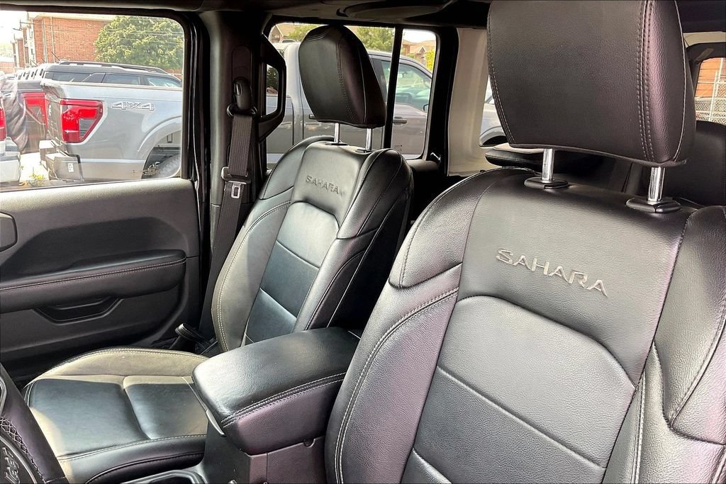 Used 2018 Jeep Wrangler Unlimited Sahara AWD/4WD image 23