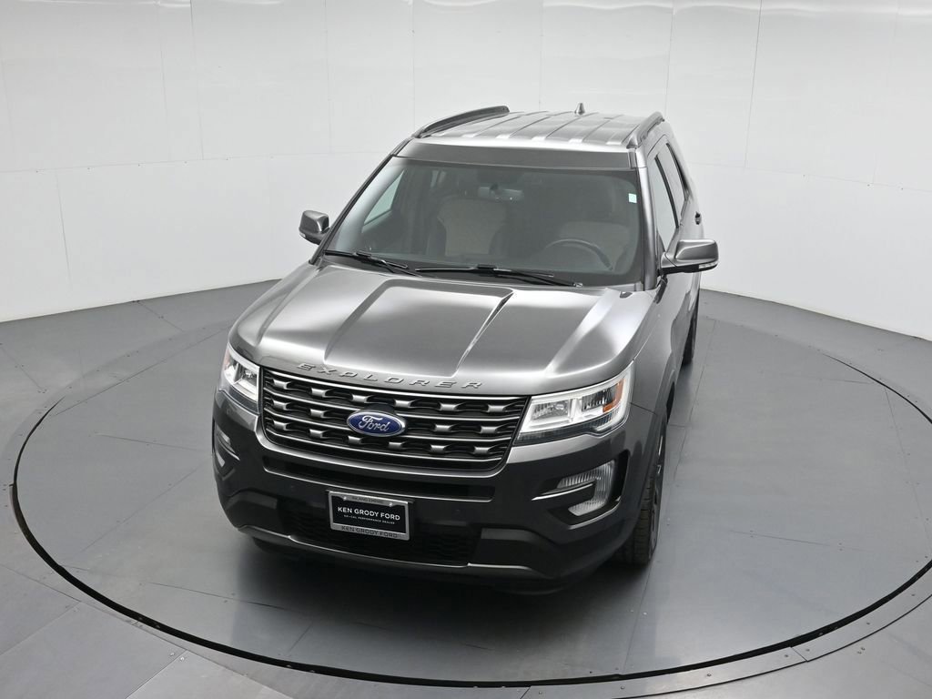 Certified 2017 Ford Explorer XLT w/ Equipment Group 202A image 30