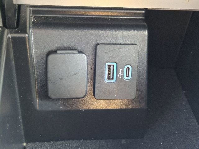 Certified 2023 Ford Explorer 2WD image 21