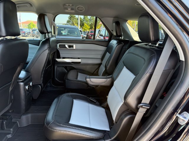 Certified 2023 Ford Explorer XLT w/ Equipment Group 202A AWD/4WD image 9