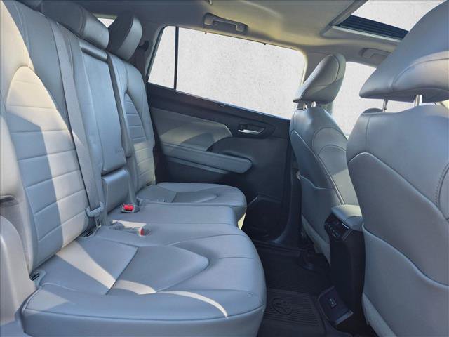 Used 2023 Toyota Highlander XLE FWD image 18