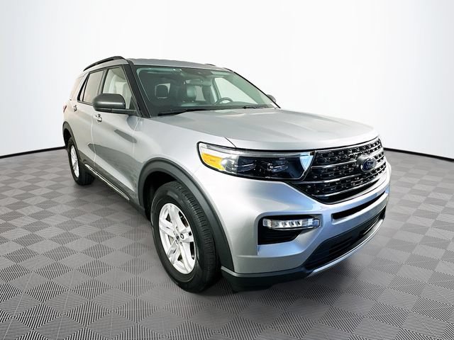 Certified 2024 Ford Explorer XLT w/ Equipment Group 202A AWD/4WD image 4