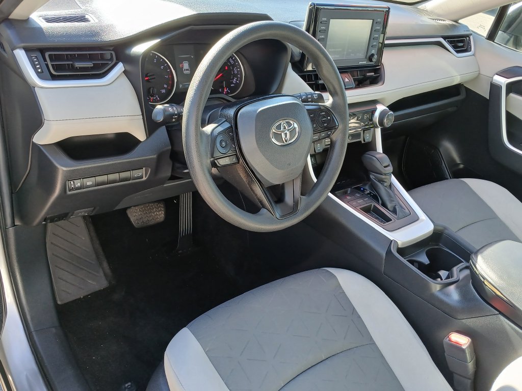 Used 2021 Toyota RAV4 XLE w/ Convenience Package FWD image 9