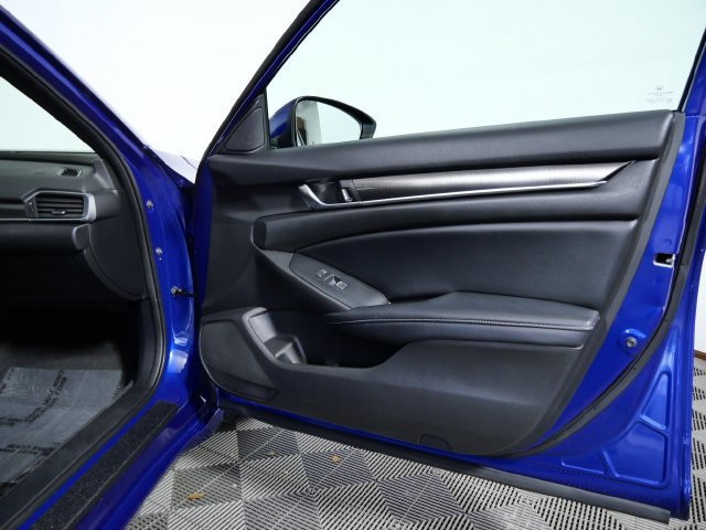 Used 2018 Honda Accord Sport image 9