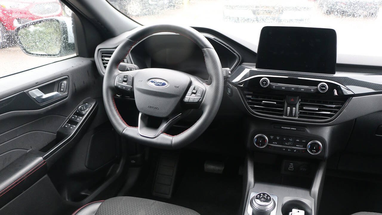 Certified 2025 Ford Escape ST-Line Select AWD/4WD image 16