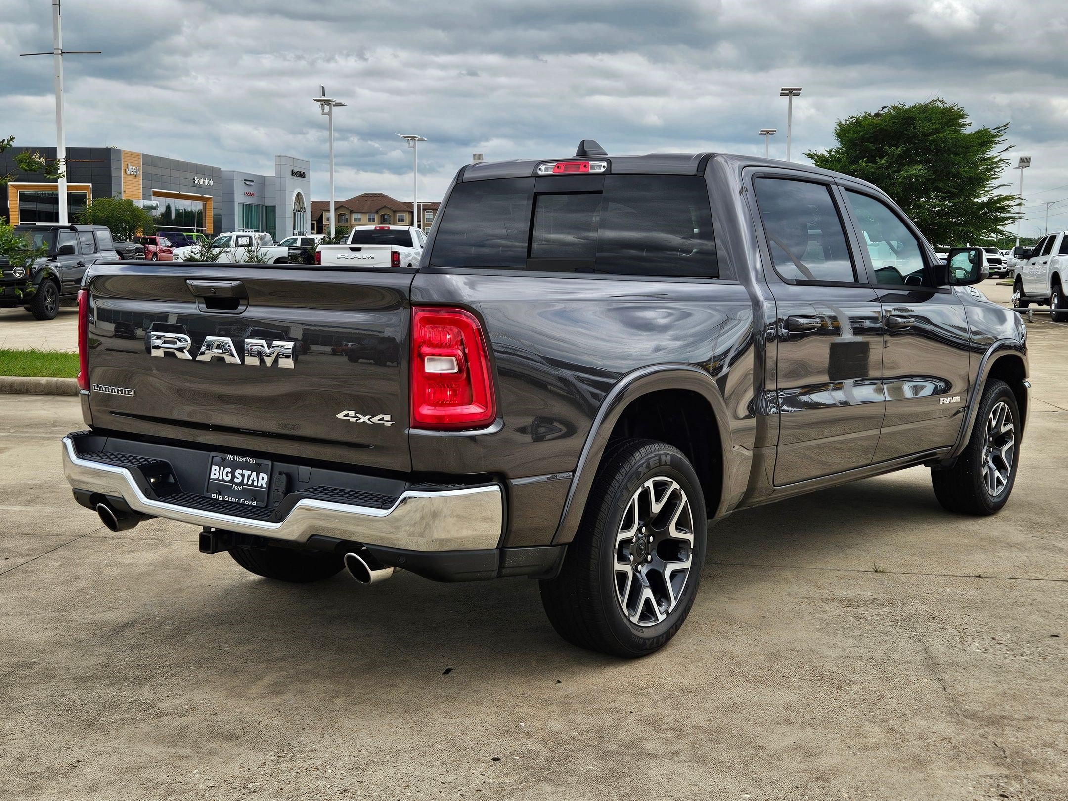 Used 2026 RAM 1500 Laramie AWD/4WD image 3