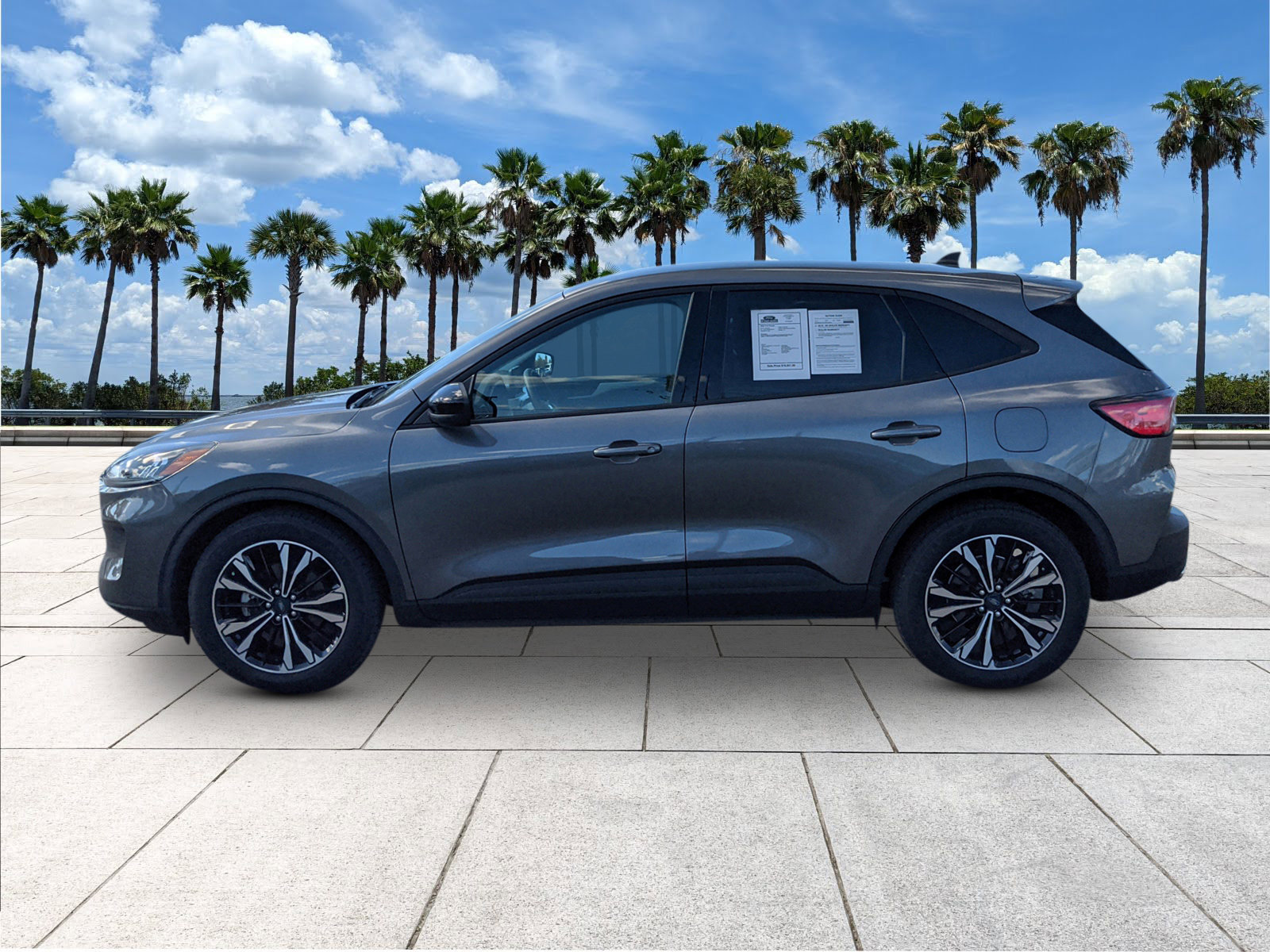 Certified 2022 Ford Escape SE w/ SE Sport Appearance Package image 5