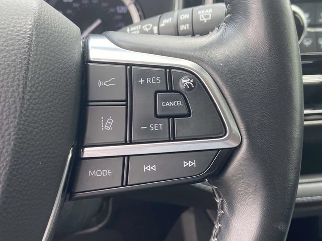 Used 2020 Toyota Highlander XLE FWD image 21