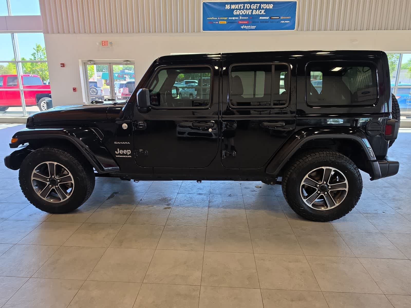 Used 2023 Jeep Wrangler Unlimited Sahara AWD/4WD image 12