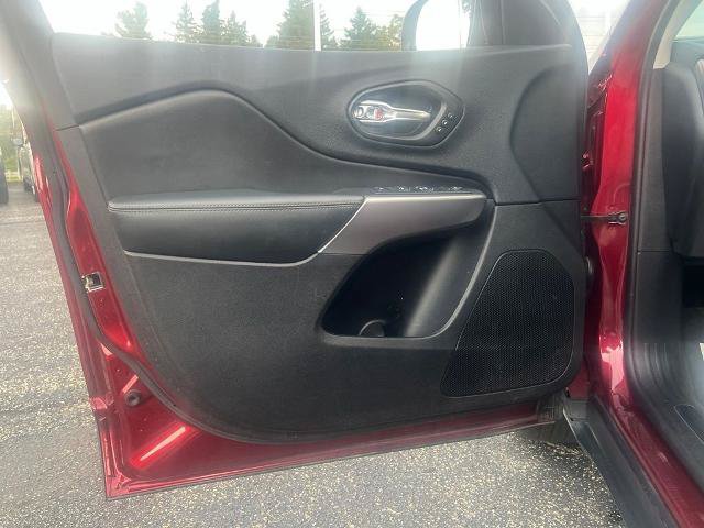 Used 2019 Jeep Cherokee Limited w/ Luxury Group AWD/4WD image 10