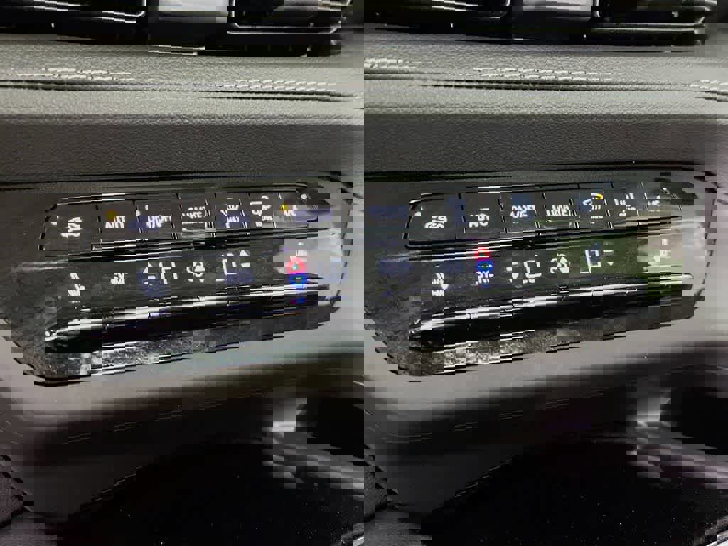 Used 2023 Buick Envision Essence w/ Sport Touring Package image 21