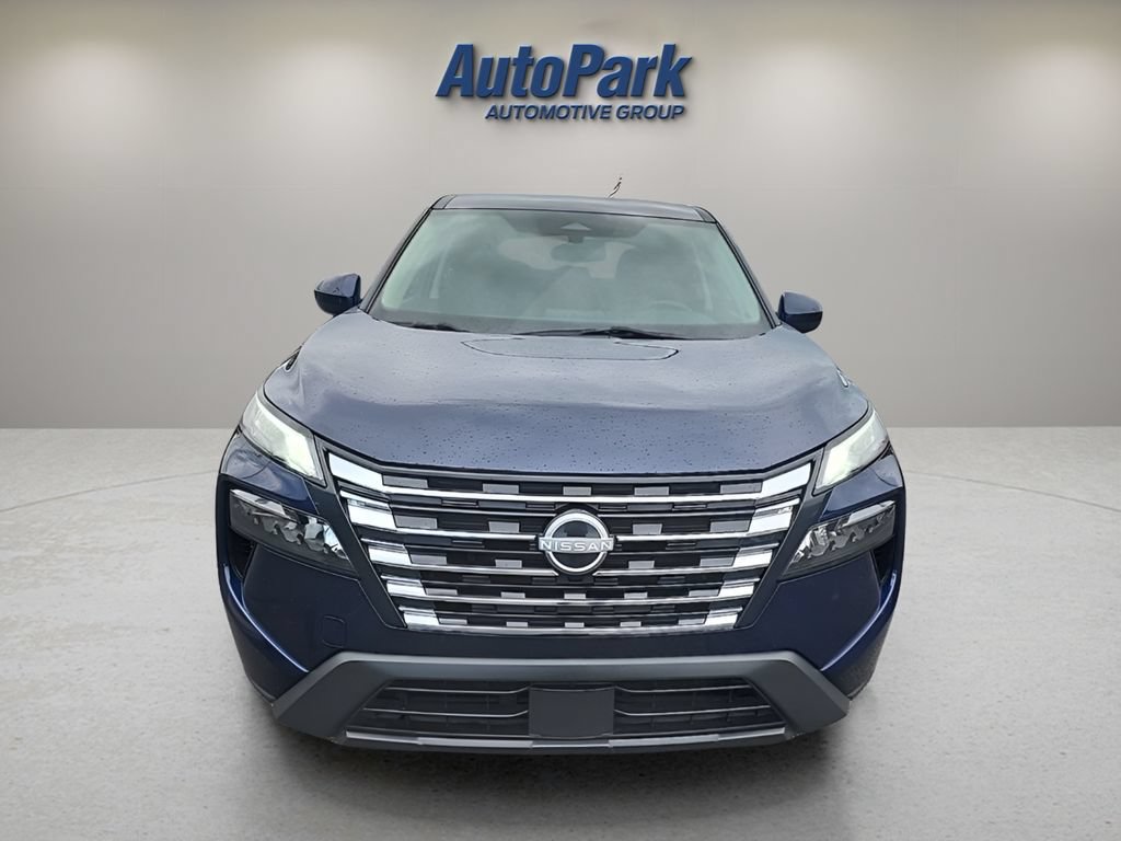 Used 2024 Nissan Rogue SV AWD/4WD image 2