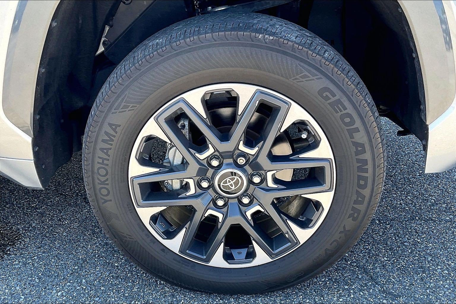 Used 2024 Toyota Tundra Limited AWD/4WD image 9