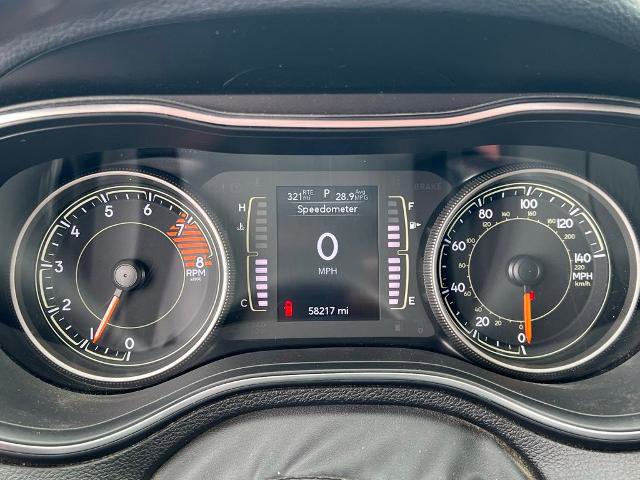 Used 2019 Jeep Cherokee Latitude Plus w/ Comfort/Convenience Group AWD/4WD image 12