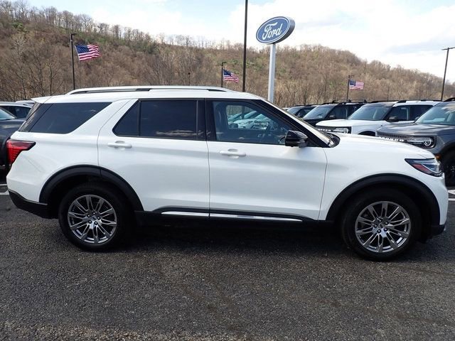 Certified 2025 Ford Explorer Platinum image 2