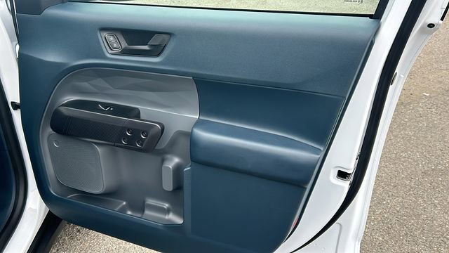 Certified 2025 Ford Maverick XLT w/ Black Appearance Package image 10