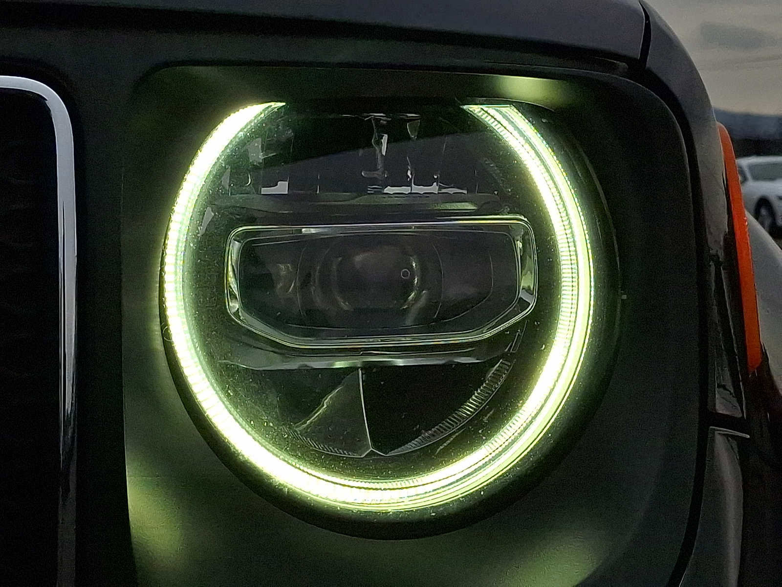 Used 2019 Jeep Renegade Latitude w/ UConnect 8.4 Nav Group image 8