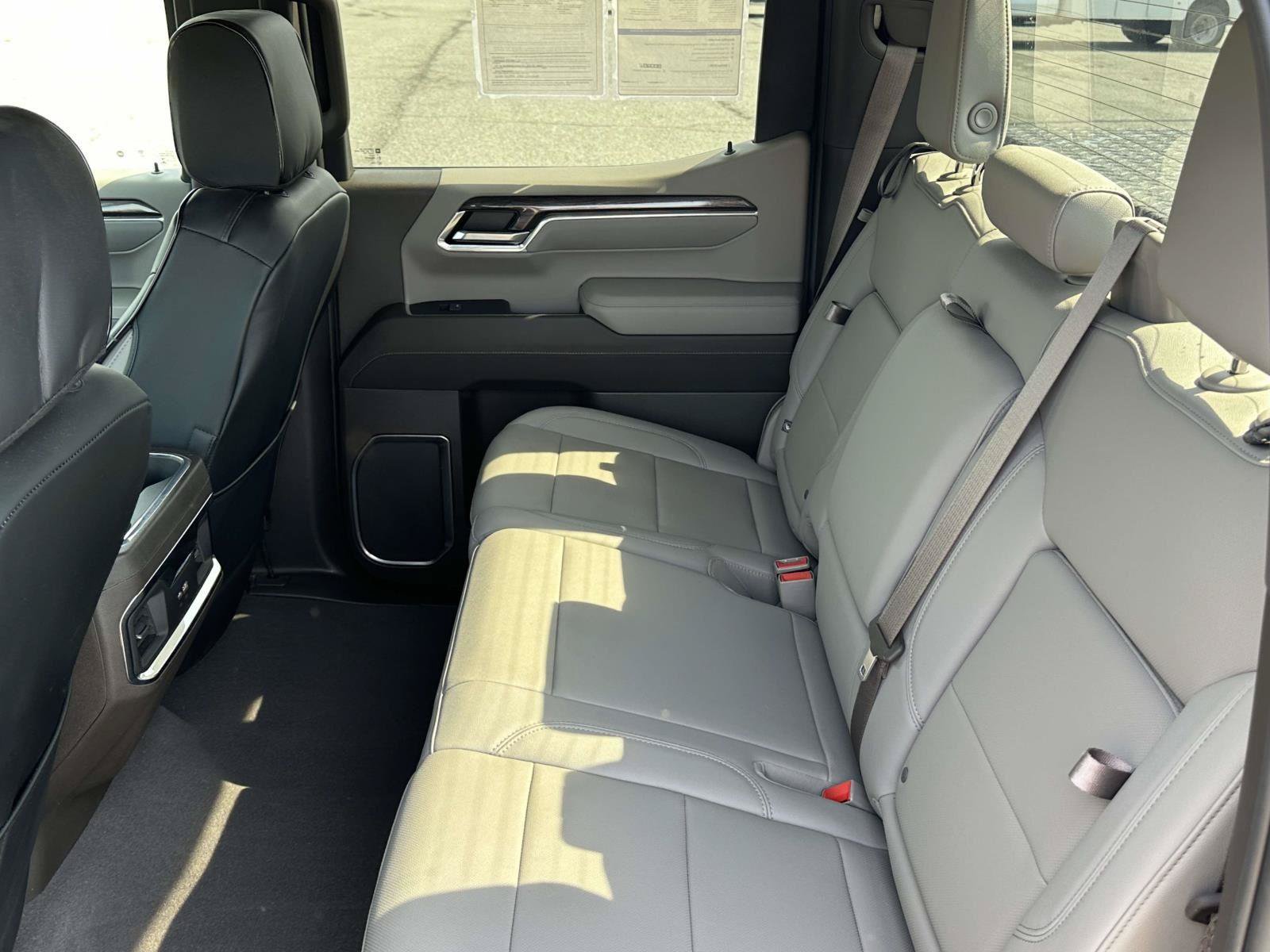 Used 2023 Chevrolet Silverado 1500 LTZ AWD/4WD image 12