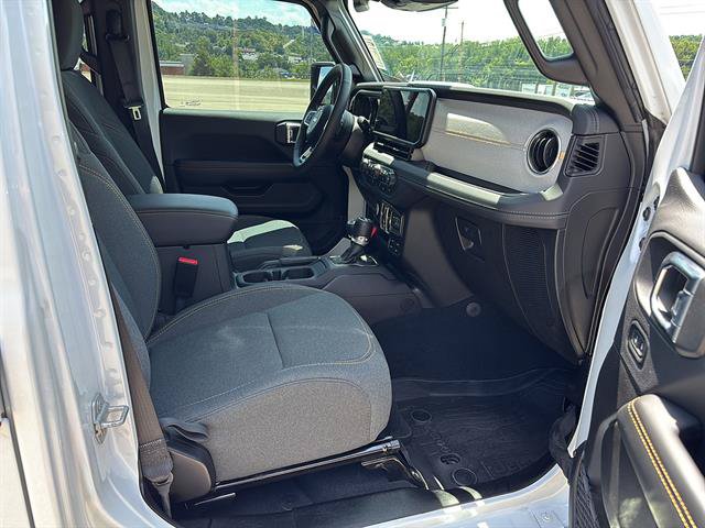 Used 2025 Jeep Wrangler Unlimited Sahara AWD/4WD image 20