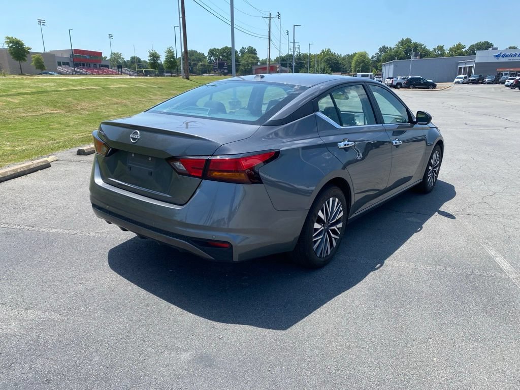 Used 2025 Nissan Altima 2.5 SV FWD image 7