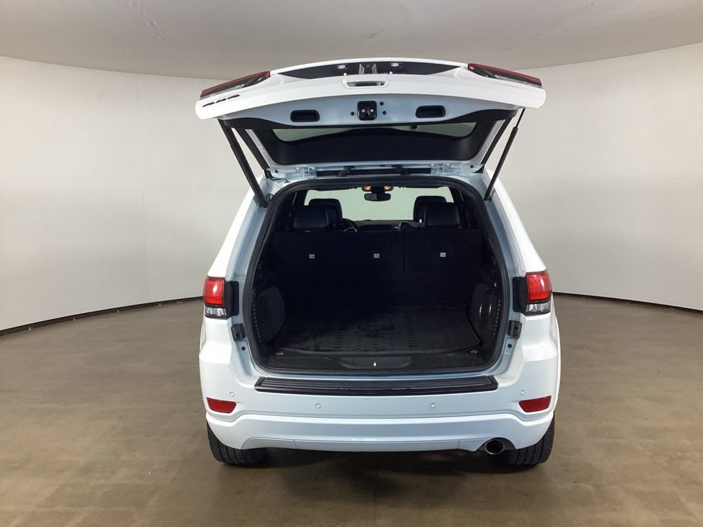 Used 2018 Jeep Grand Cherokee Altitude AWD/4WD image 12