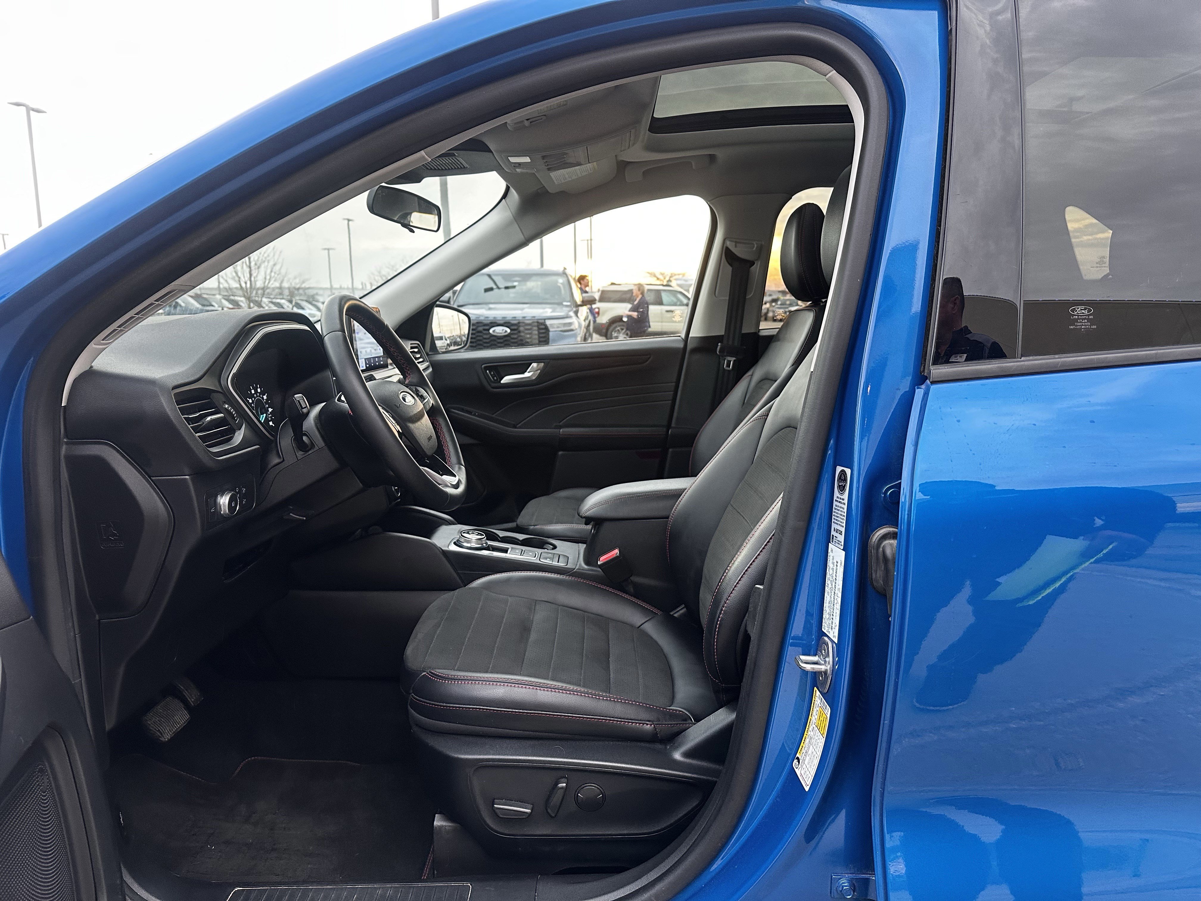 Certified 2021 Ford Escape SEL w/ SEL Stealth AWD Package image 8