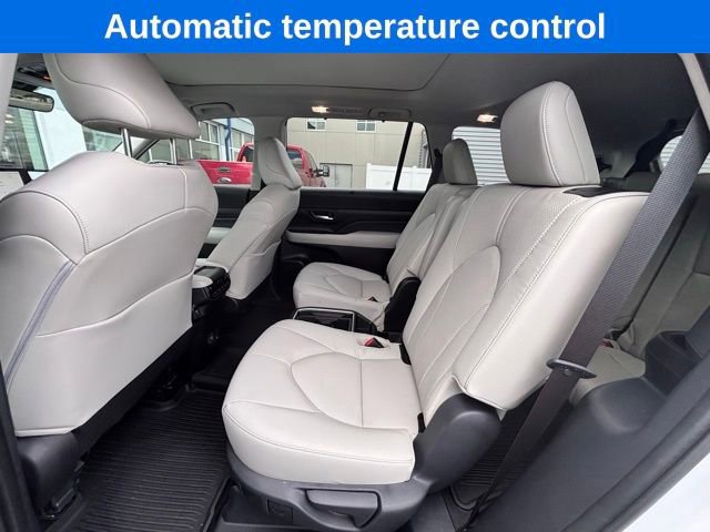 Used 2025 Toyota Grand Highlander AWD image 9