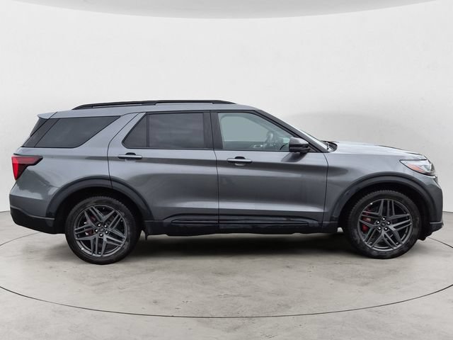 Certified 2025 Ford Explorer ST AWD/4WD image 4