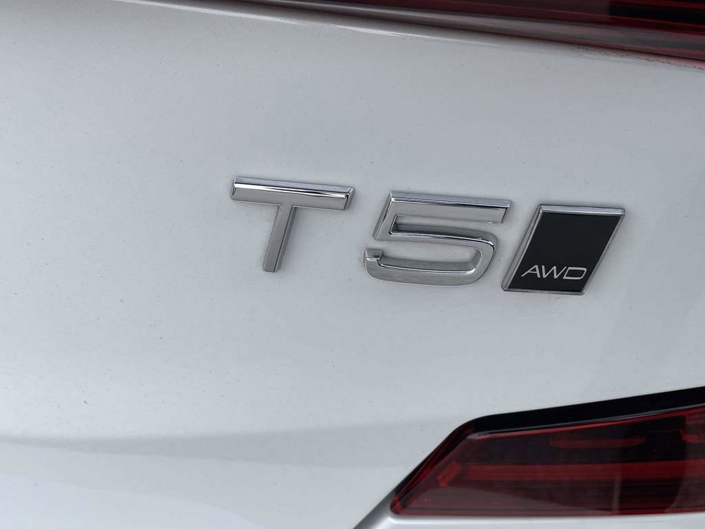 Used 2021 Volvo S60 T5 Momentum w/ Advanced Package image 8