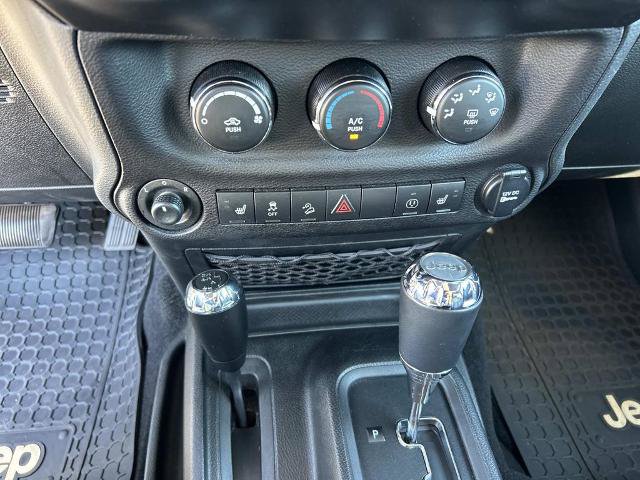 Used 2017 Jeep Wrangler Sahara w/ Connectivity Group AWD/4WD image 23