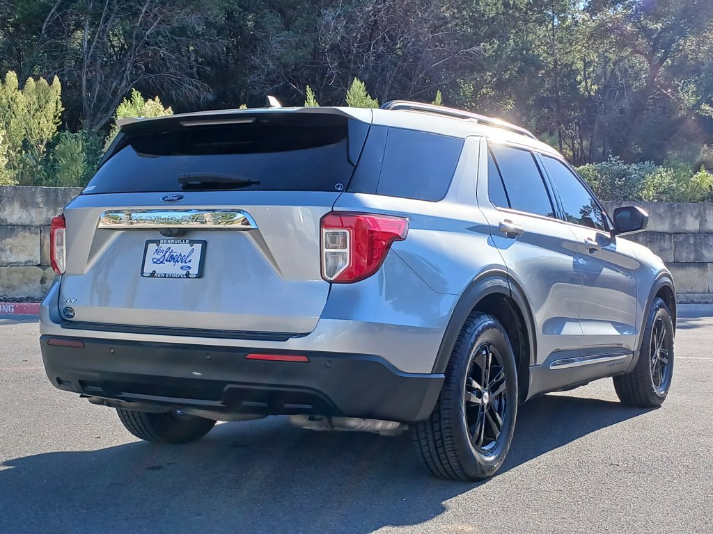 Certified 2021 Ford Explorer XLT RWD image 3