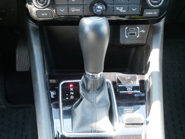 Used 2025 Jeep Compass Latitude w/ Sun & Sound Group AWD/4WD image 16